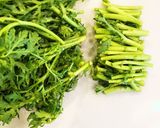 ５分で出来る、春菊の茎のごま油和え作り方1写真