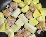 あごだしつゆで鶏肉とじゃがいもの煮物作り方2写真