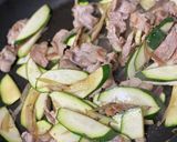 ズッキーニと豚肉のみょうが炒め作り方3写真