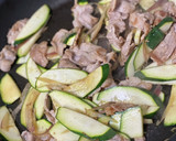 ズッキーニと豚肉のみょうが炒め作り方3写真