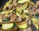 ズッキーニと豚肉のみょうが炒め作り方4写真