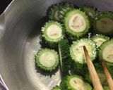 豚バラ肉とゴーヤーまるごとの煮物作り方3写真