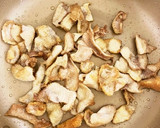 簡単　おつまみ✨鶏皮にんにく醤油炒め作り方4写真