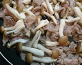 簡単！美味♪豚こまとしめじのごま大葉炒め作り方3写真