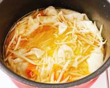 超簡単♡味噌ラーメンのお出汁の餃子スープ作り方4写真