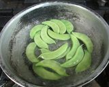 つる豆とチーズ、フルーツのサラダ作り方1写真