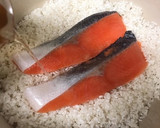 骨なし鮭の切身で☆鮭バター炊き込みごはん作り方2写真