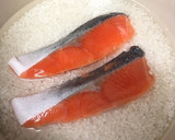 骨なし鮭の切身で☆鮭バター炊き込みごはん作り方3写真
