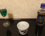 色が変化するブルーの水割り作り方1写真