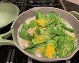 弱火でじっくり、いつもより白い親子丼作り方4写真