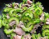 鶏ガラの素deゴーヤチャンプルー *☻*作り方3写真