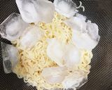 サッポロ一番を鶏とセロリで冷やしで食べよ作り方3写真