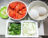 トマトとバジルの炒め煮オムレツ仕立て作り方1写真