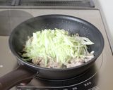 ご飯に合う！【豚キャベツの挟みオムレツ】作り方2写真