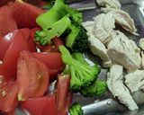 トマトとサラダチキンのアーリオオーリオ作り方1写真