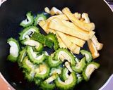 ゴーヤと油揚げの赤味噌炒め作り方1写真