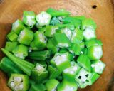 オクラとカニカマ餃子作り方1写真