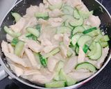 きゅうりと鶏胸肉の炒め物。作り方5写真
