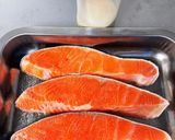 簡単　鮭のムニエルオニオンソース作り方1写真