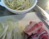 簡単☆煮込み豚キムチうどん☆作り方1写真