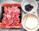 牛すね肉とプルーンの赤ワイン煮作り方1写真