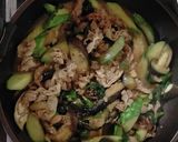 つるむらさきと半白きゅうりの肉炒め作り方7写真