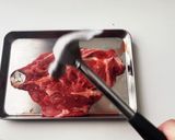 牛ロース様のステーキ〜特製羽生蛇ソース〜作り方1写真