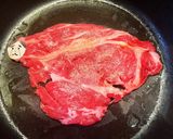 牛ロース様のステーキ〜特製羽生蛇ソース〜作り方3写真