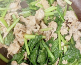 簡単3分！小松菜と豚肉のにんにく醤油炒め作り方6写真