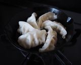 スキレットで羽根付き餃子作り方1写真