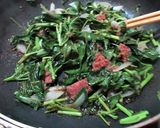 モロヘイヤとコンビーフのオイル炒め作り方3写真