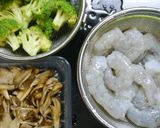 銀鮭と海老とブロッコリーのレモン蒸し焼き作り方2写真