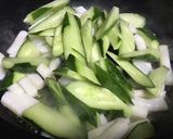 簡単つまみ♡イカとキュウリの塩レモン炒め作り方5写真