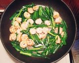 絶品☆海老のニラ玉焼きそば作り方5写真