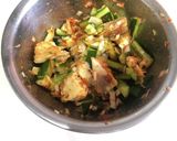 やみつきおつまみ。叩き胡瓜と焼魚のピリ辛作り方4写真