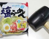 レタスとサッポロ一番塩ラーメンの焼きそば作り方1写真