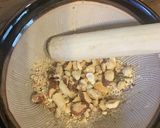 自家製鶏ひき肉のナッツ和え作り方4写真