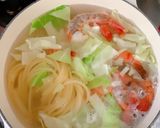 キャベツとエビのアイオリソースパスタ作り方6写真
