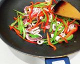 野菜炒め(ピーマン、もやし、いかを)作り方4写真