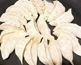 爽やか！洋風バジル餃子　生トマト添え作り方4写真