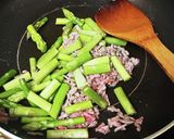アスパラガスとパプリカの挽肉炒め作り方3写真