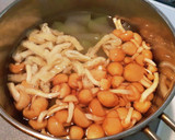 冬瓜となめこと油揚げの味噌汁作り方3写真
