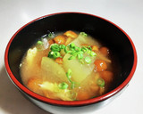 冬瓜となめこと油揚げの味噌汁作り方4写真