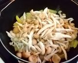 しめじとじゃがいもとベーコンのごま油炒め作り方4写真