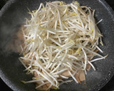 簡単美味しい！焼豚ともやしの卵炒め♬作り方3写真