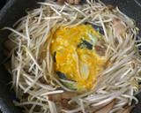 簡単美味しい！焼豚ともやしの卵炒め♬作り方5写真