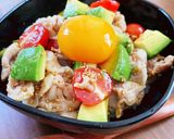 豚肉とトマトの簡単アボカド丼作り方4写真