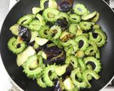 夏！豚こま切れ肉·なす·ゴーヤの味噌炒め作り方6写真