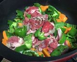 牛肉・ピーマン・舞茸・人参・豆腐旨旨炒め作り方3写真