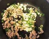 ご飯があれば10分で!ネギ塩鶏そぼろ丼作り方2写真